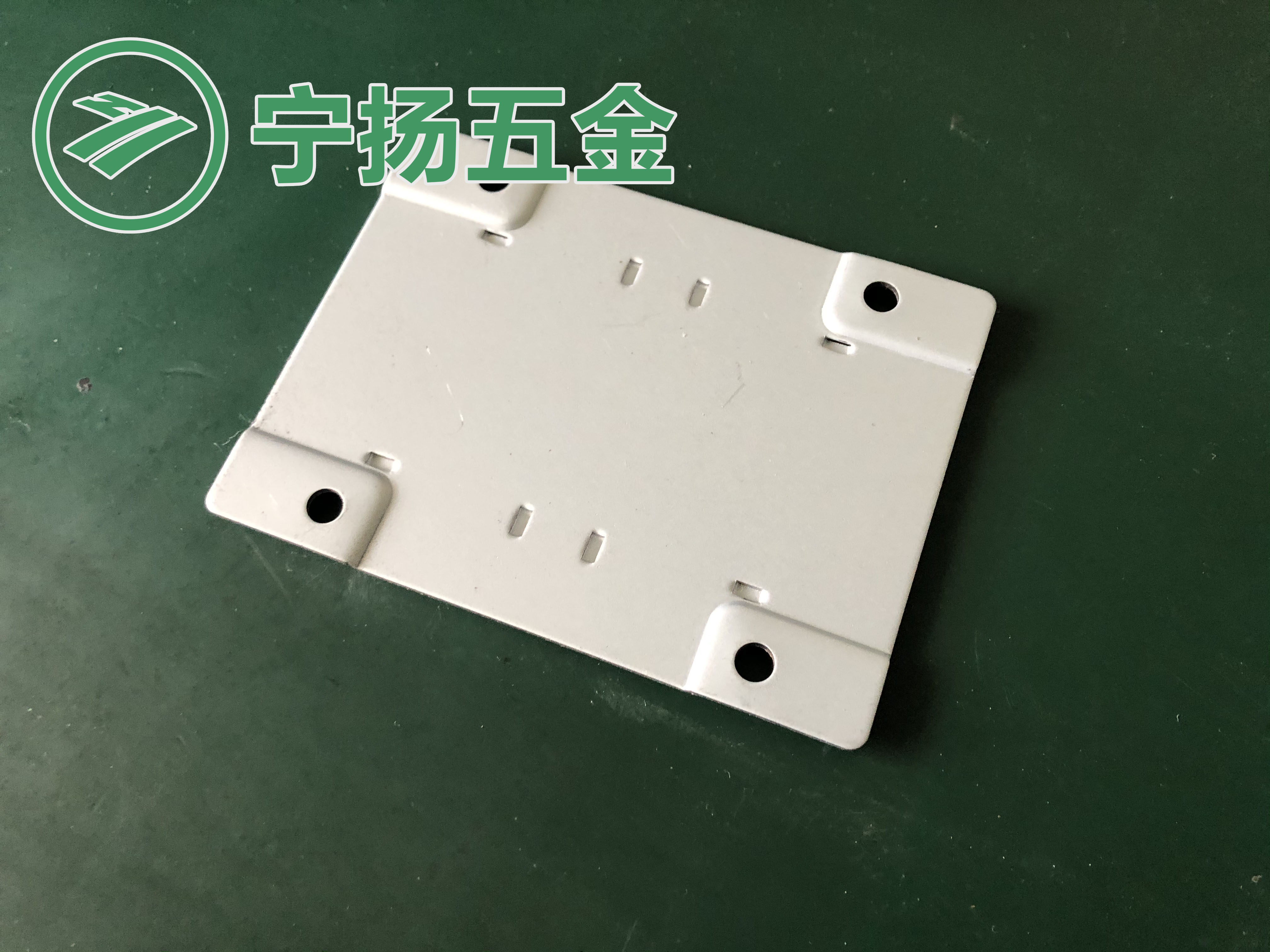 变压器底座425
